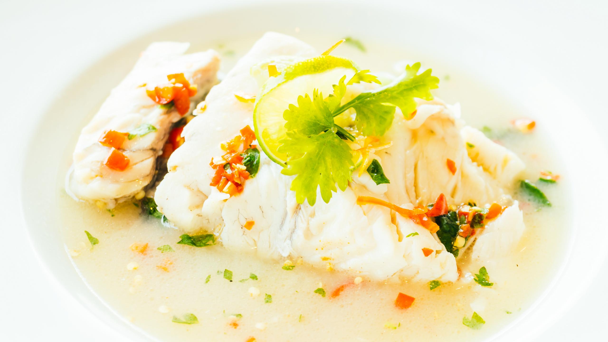 steam-fish-fillet-meat-with-lemon-spicy-sauce